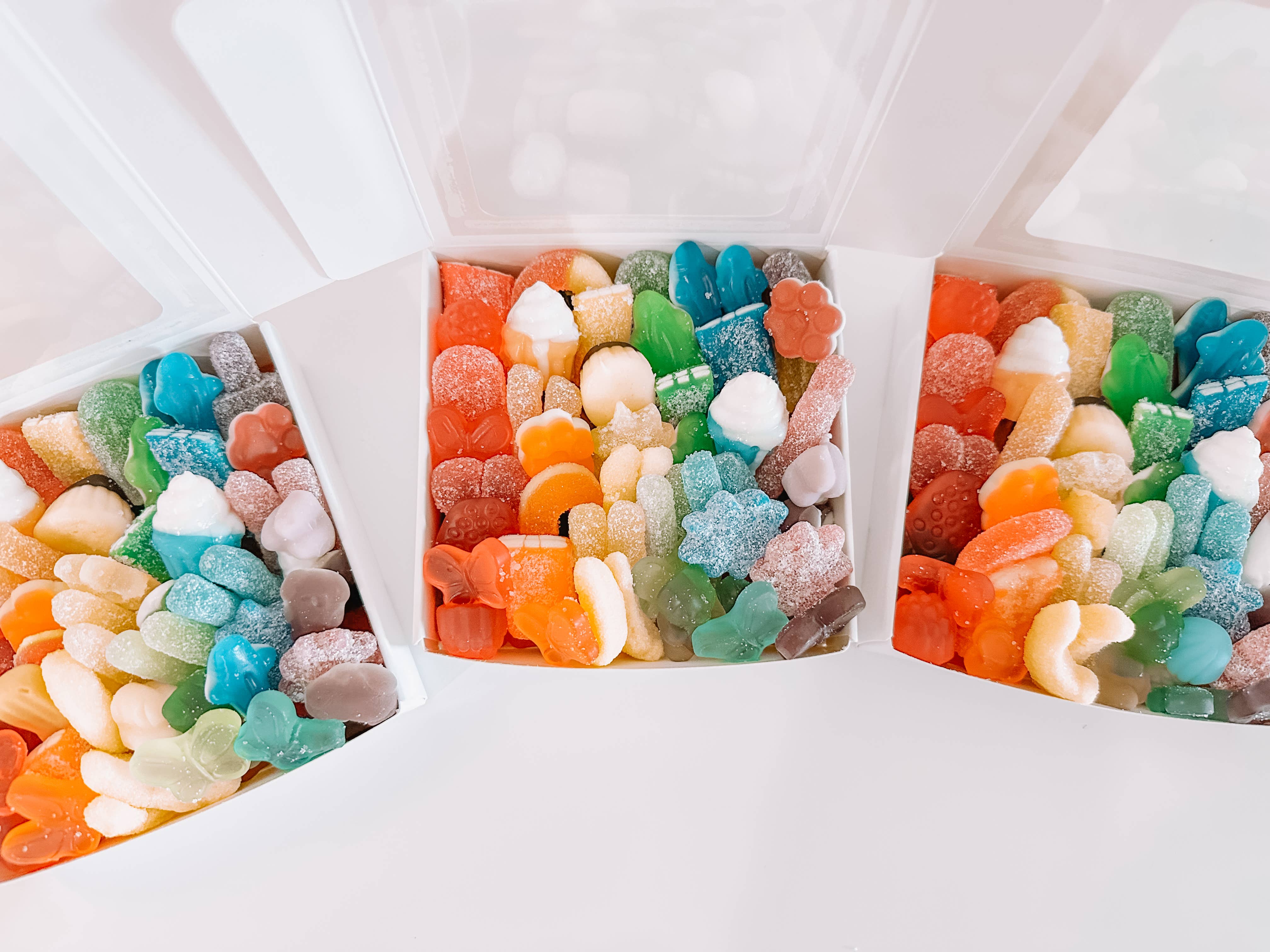Candy by J.Co – wholesale Gelégodis – Regnbågsgodis konstlåda9