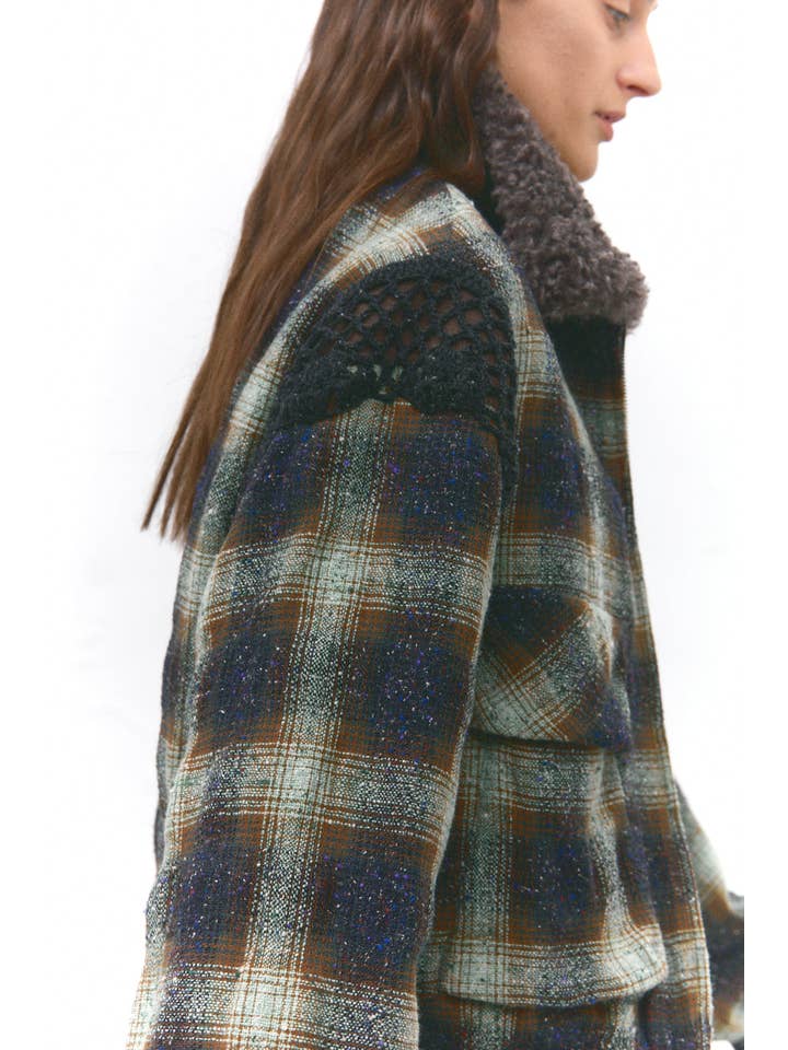 SUNDAY LIFE - Wholesale Jacket - Women's - Marceau – Short jacket in Japanese wool with contrasting collar4