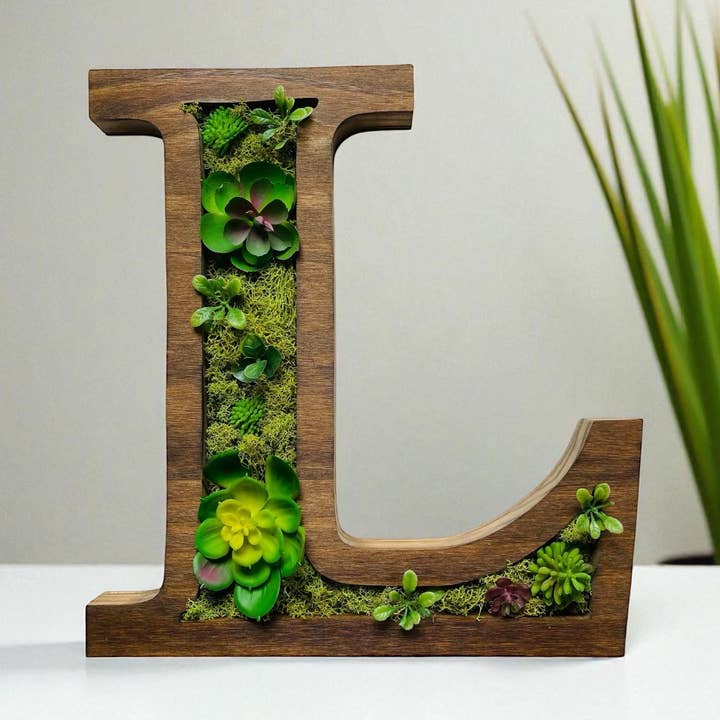 Letras de Madera Botánicas Artesanales con Musgo Preservado - L para venta al por mayor de A Rustic Root