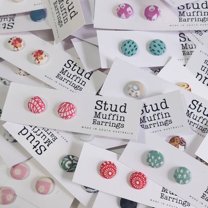 Boucles d'oreilles Stud Muffin pour la vente par Cece Baby Co