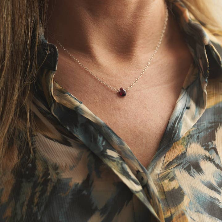 Aspasia Jewellery - Vendita all'ingrosso Collana con ciondolo/pendaglio - Collana con crisotilo in granato, choker con pietra di nascita