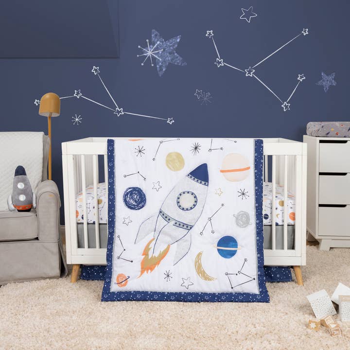 Cosmic Rocket 4-delige beddengoedset voor wiegjes van Sammy & Lou® voor wholesale door Trend Lab