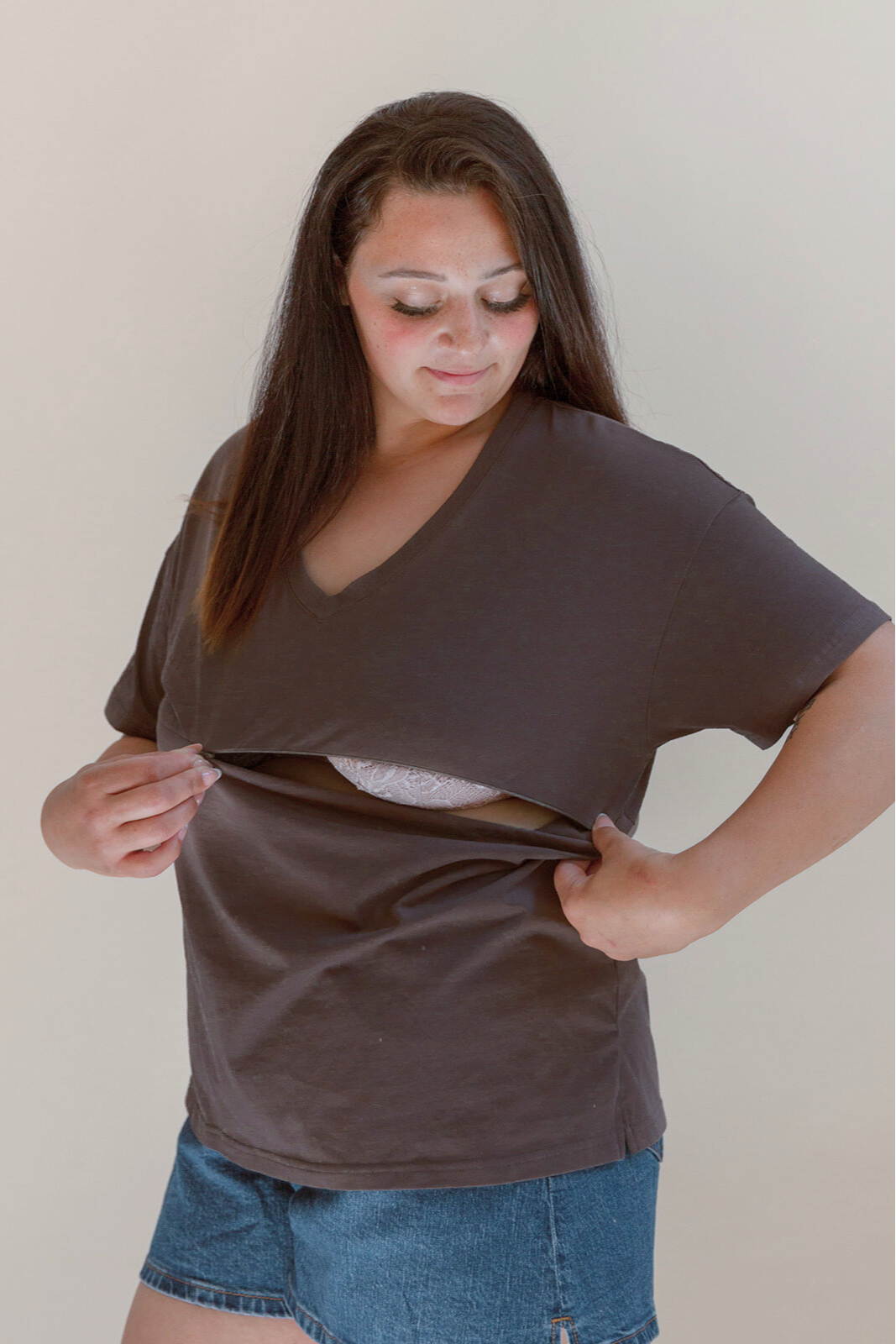 Movemama Apparel - Wholesale Nursing Top - Maternity - V-Neck Full Zip Breastfeeding Tee7