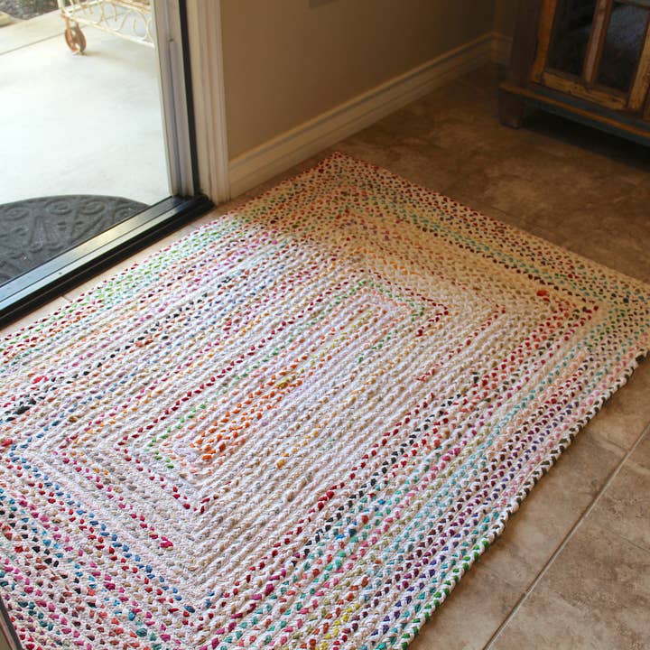 Vintage Addiction - Wholesale Area Rug - 4’ x 6’ White Recycled Fabric Braided Rug