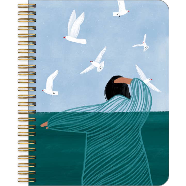 Pige på stranden med fugle Medium notesbog for engroshandel hos On The Bright Side