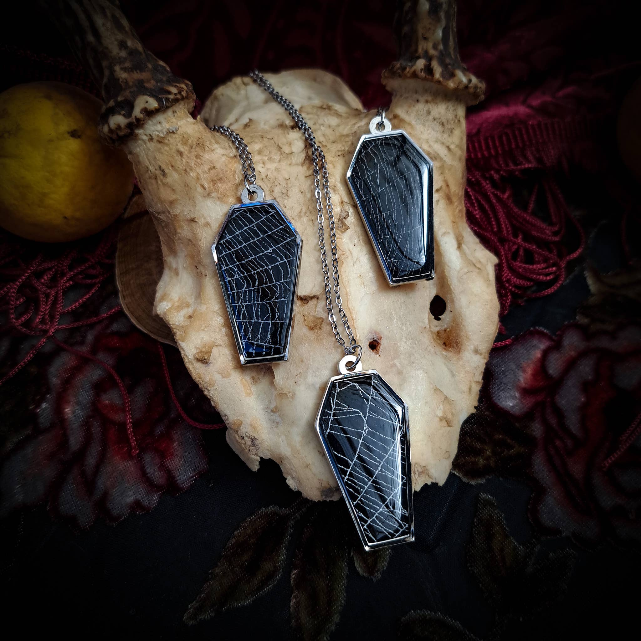 Hell Kitten RVA - Vente Colliers à pendentif - Cercueils en véritable toile d'araignée en argent (collier)5