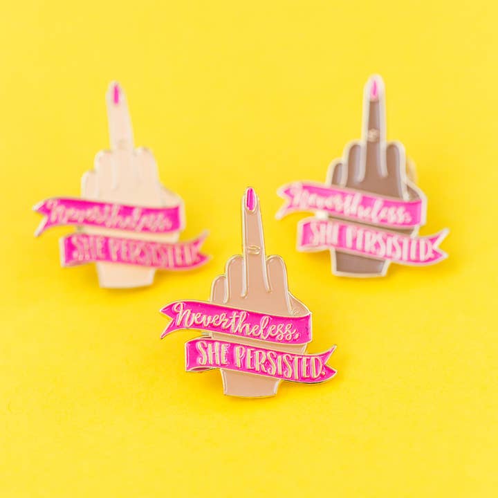 Little Lovelies Studio - Vendita all'ingrosso Spilla da bavero - 1,25" tuttavia ha persistito in caramello smalto pin0