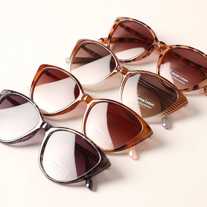 12 COLORI ASSORTITI Occhiali da sole a forma di triangolo Cat Eye con montatura in vendita all'ingrosso su Faire1