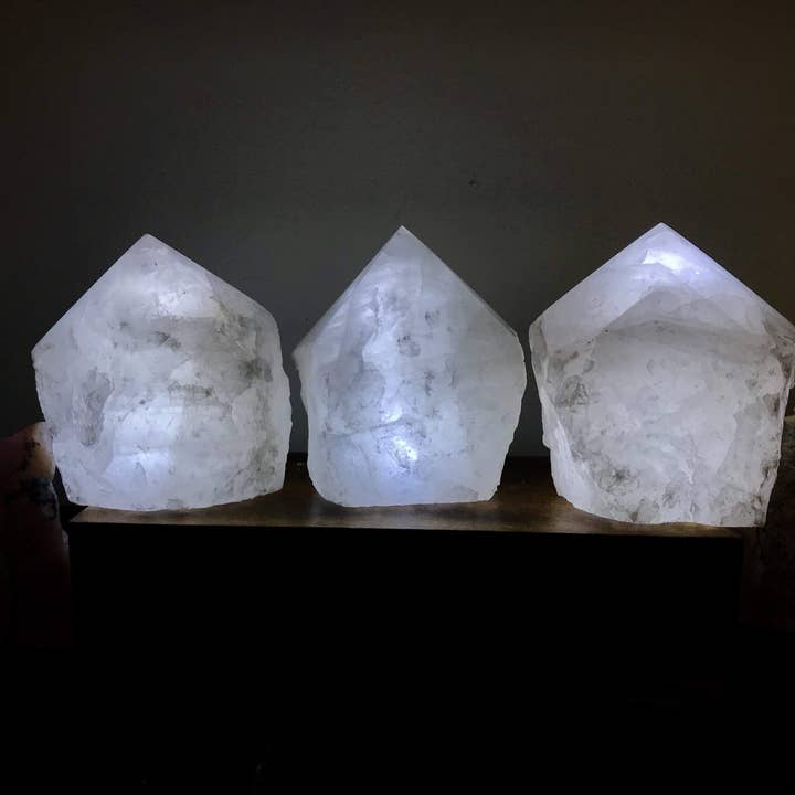 Rock Paradise - Venta al por mayor Piedras/cristales espirituales - Lámparas de cuarzo rosa y cristal con cable USB