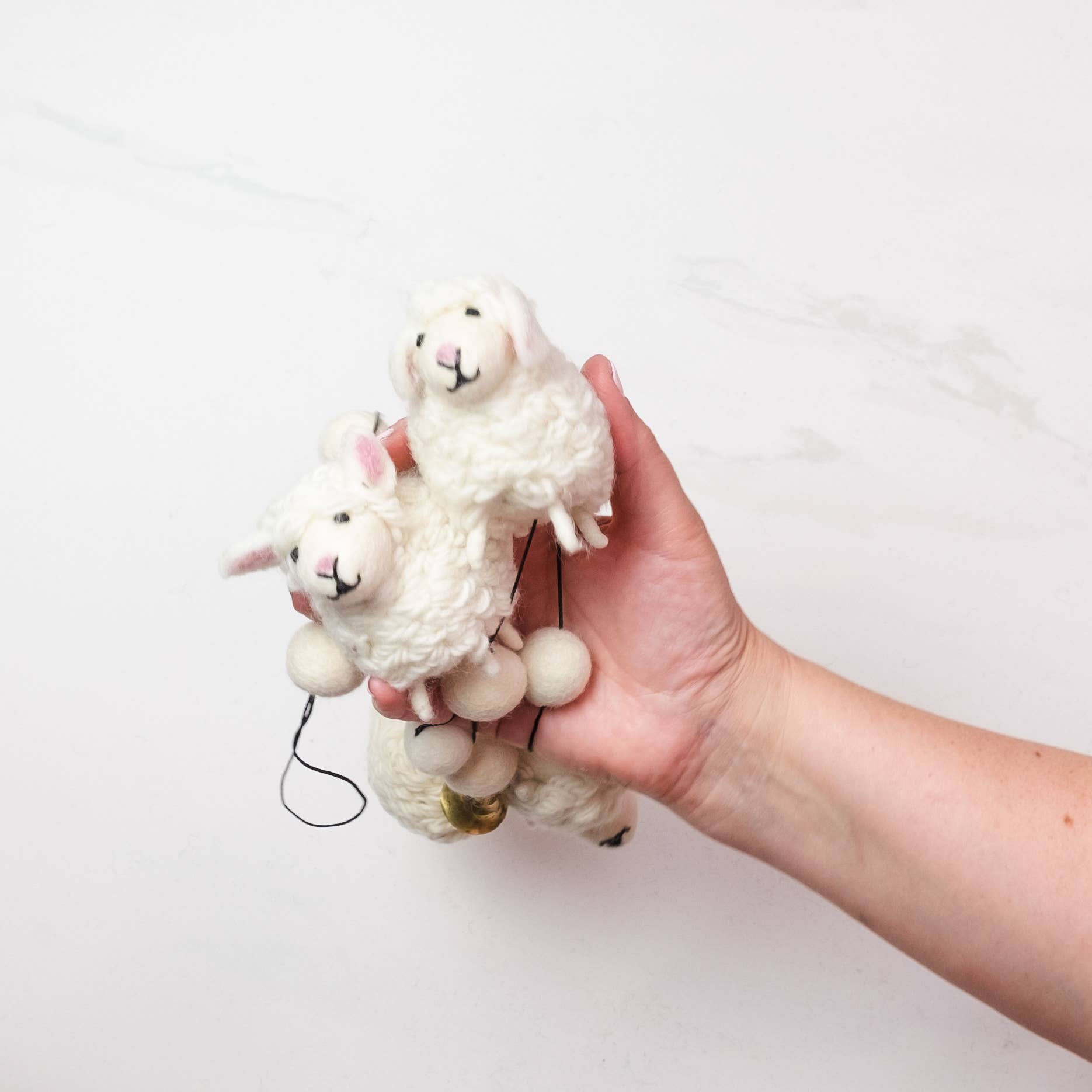 The Winding Road – Großhandel Wimpel/Girlande – Girlande - Filz Weißes Schaf1