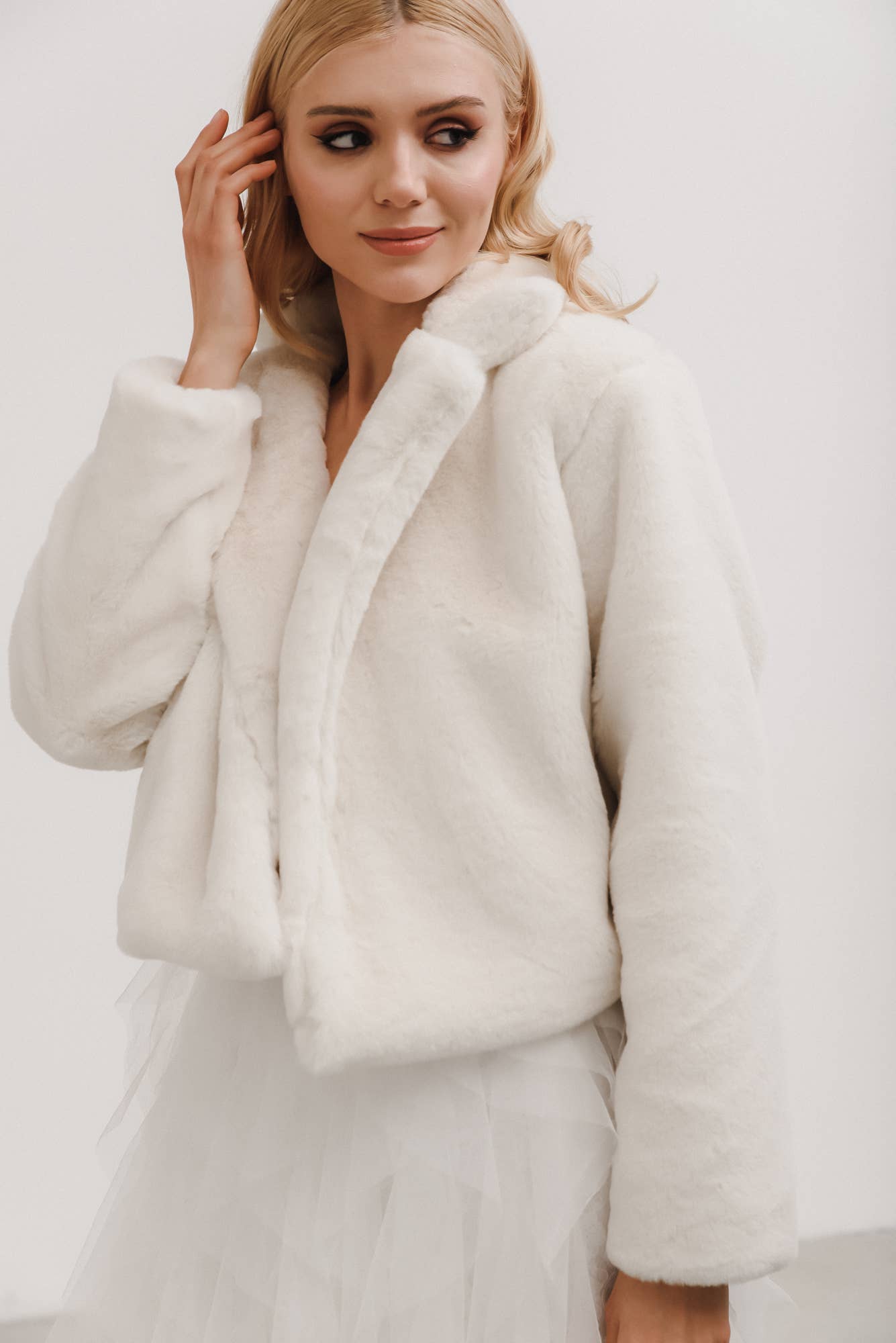 Heirloom Bridal Company - Venta al por mayor Chaqueta - Mujer - Chaqueta Storm de piel sintética color marfil4