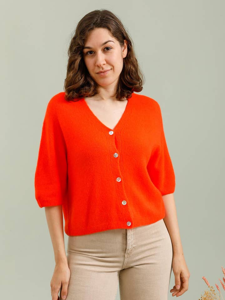 NAÏS PARIS - Wholesale Cardigan - Women's - V-neck buttoned cardigan with 3/4 sleeves in alpaca and wool1