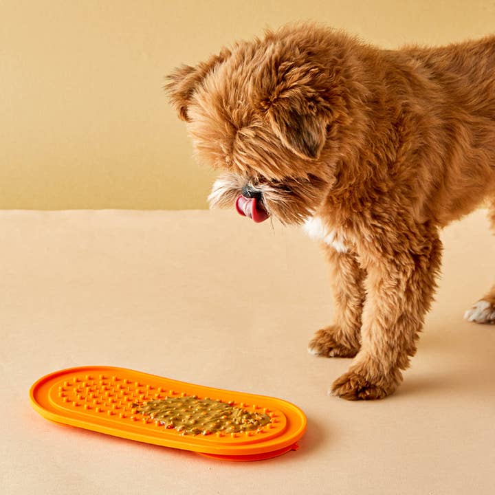 Poochie Butter - Wholesale Pet Food - Dog - Calming Dog Peanut Butter Squeeze Pack 4oz & Oval Lick Pad7