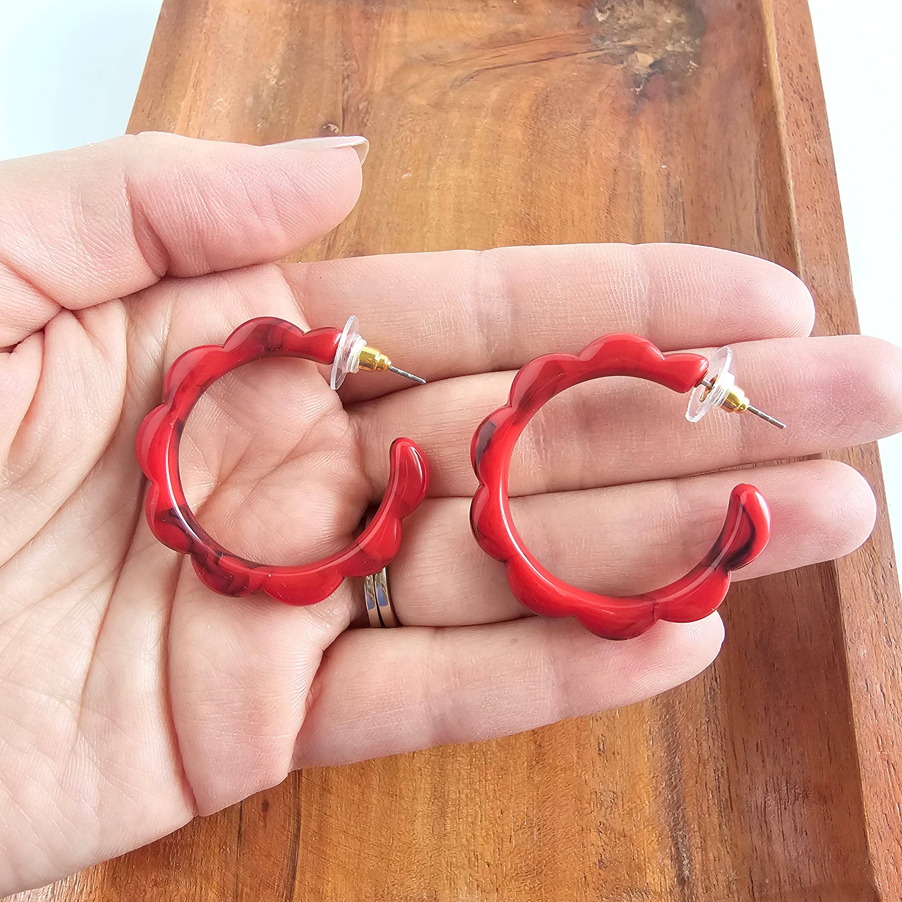 Spiffy & Splendid - Vendita all'ingrosso Orecchini a cerchio - Scarlett Hoops - Rosso Cremisi // Gioielli, Orecchini, Autunno9