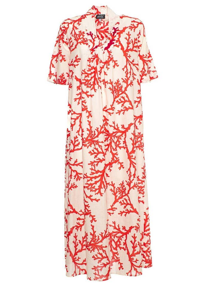 LANG V-HALS KJOLE MED KORALPRINT + BRODERIER 5TG 100% CO-MADE for engroshandel hos Ayfee