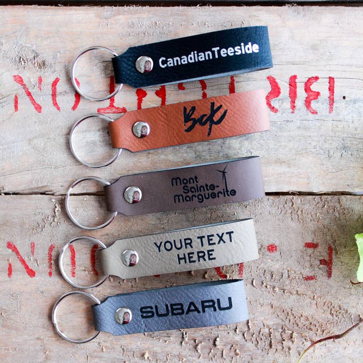 Gepersonaliseerde gegraveerde kunstlederen sleutelhanger - een/tweezijdig voor wholesale door The Laundry Room Shop