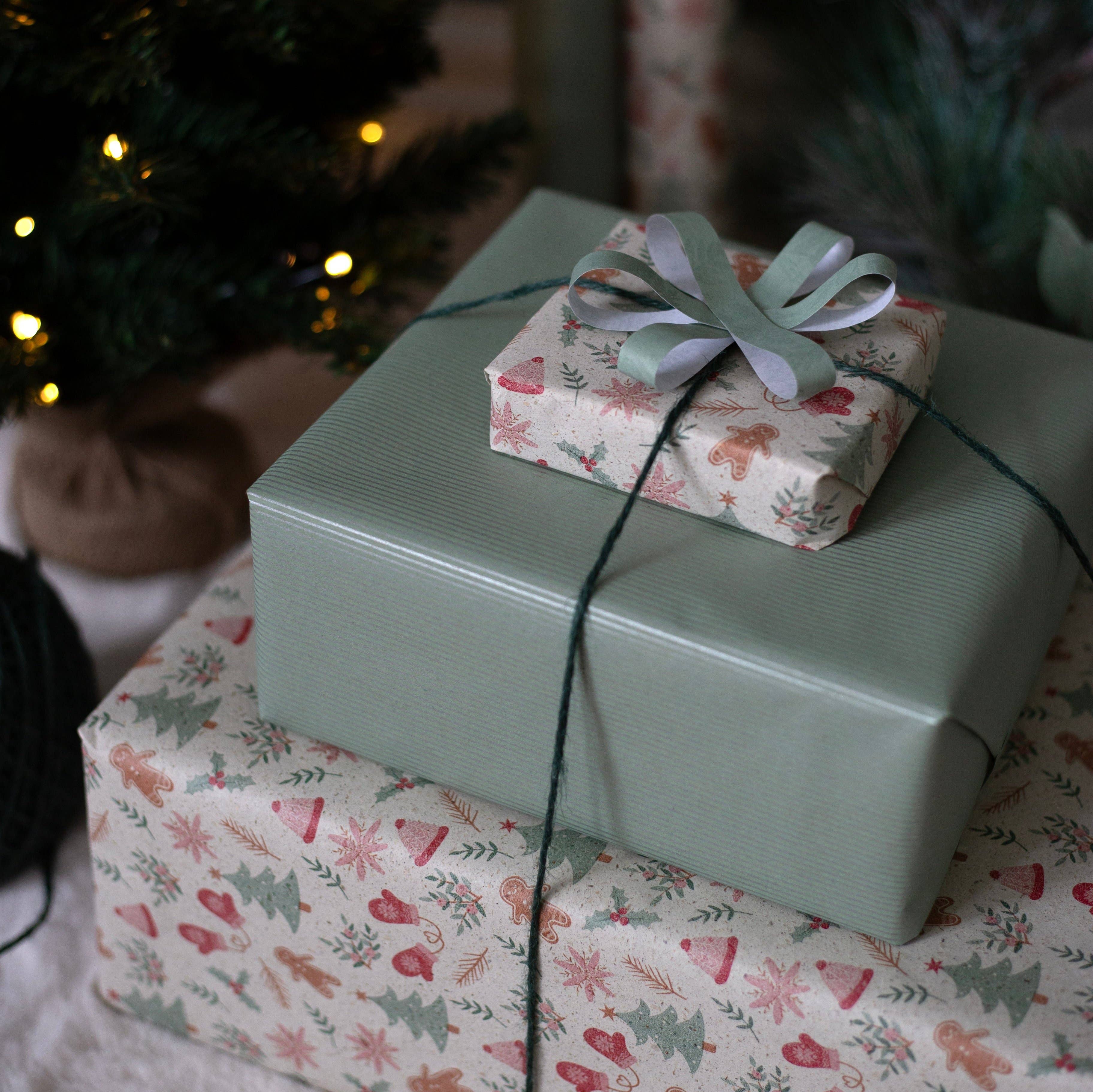 Cascayde - Wholesale Wrapping Paper Roll - 5m roll of Gingerbread Christmas Wrapping Paper Festive1