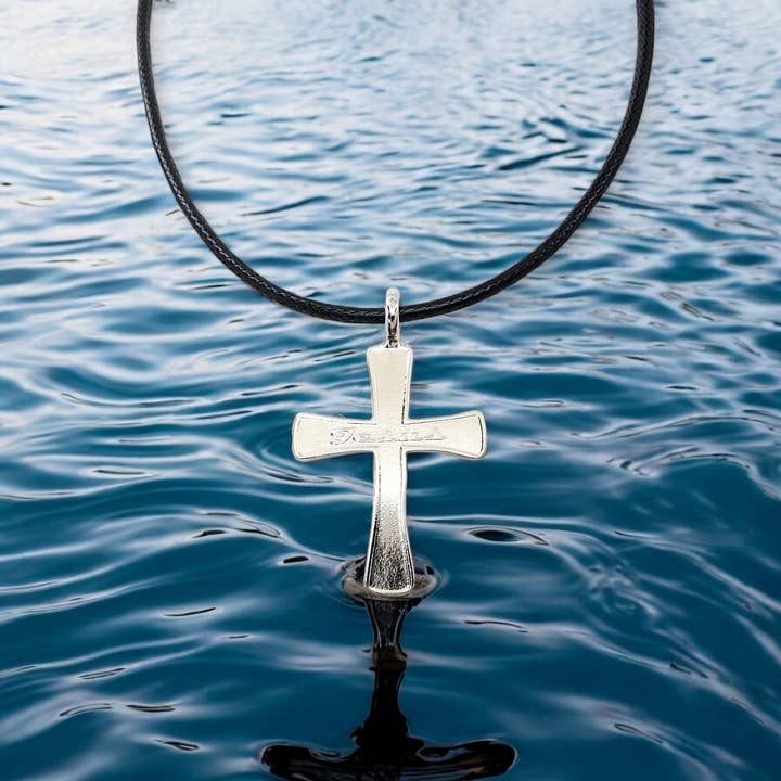 Collier Cordon Noir avec Croix de Jésus Finition Métal Rhodié pour la vente par Forgiven Jewelry