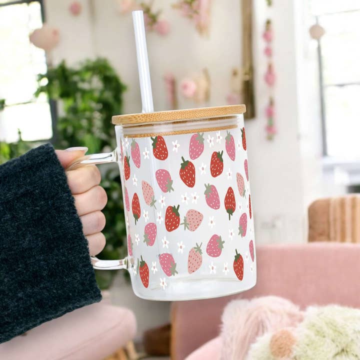 Sip-Sip Hooray! - Wholesale Drinking glass/cup - Spring Strawberries 17oz Glass Mug With Lid and Straw2