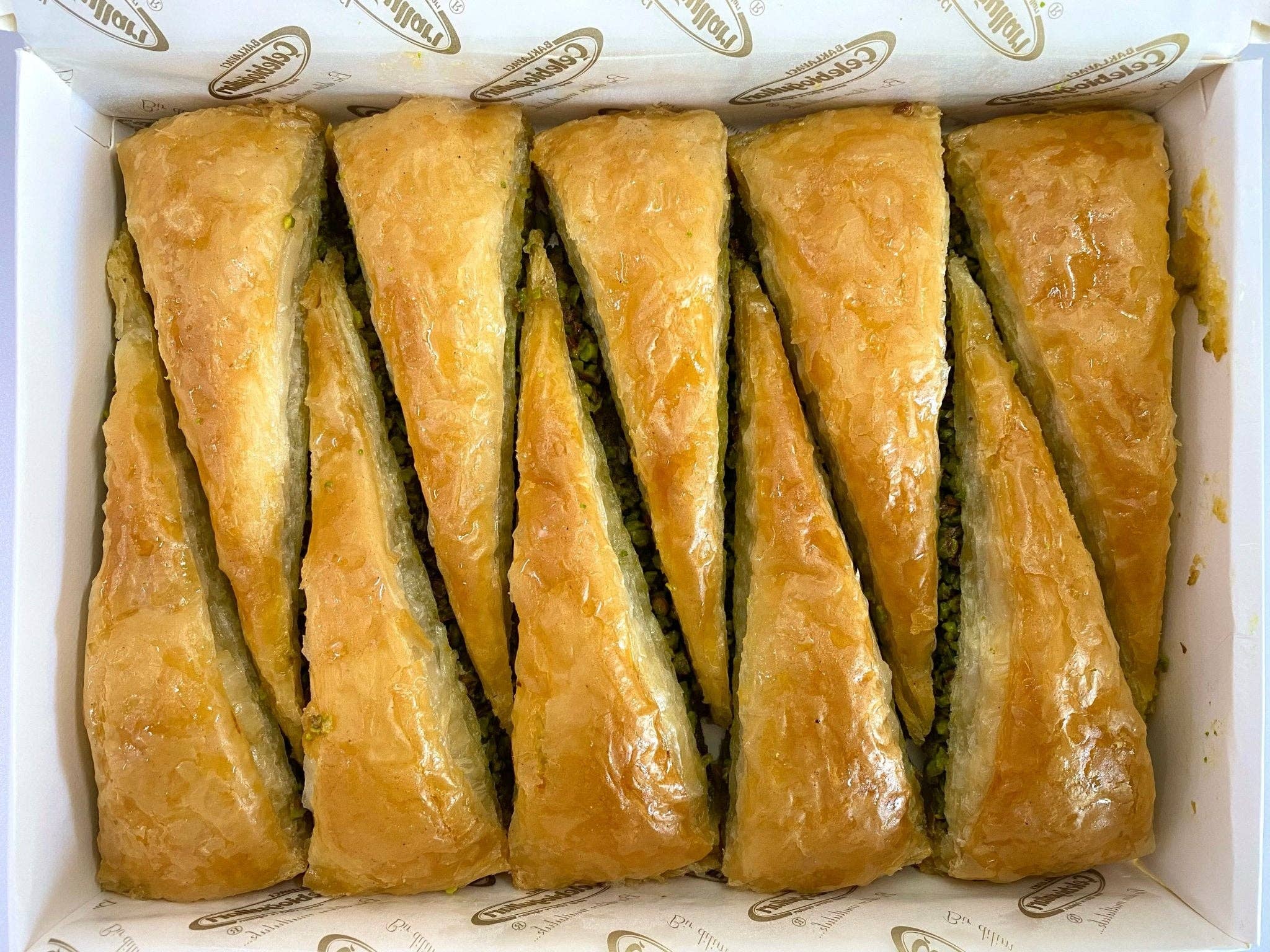 Aladdin - Wholesale Cake Mix - Celebiogullari | Antep Carrot Slice Baklava with Pistachio3