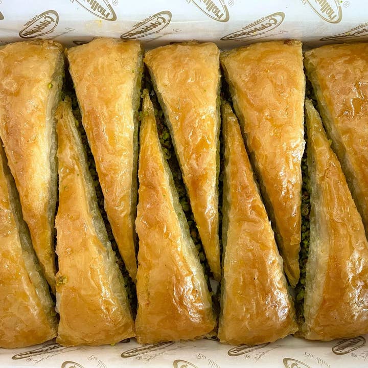 Aladdin - Wholesale Cake Mix - Celebiogullari | Antep Carrot Slice Baklava with Pistachio3