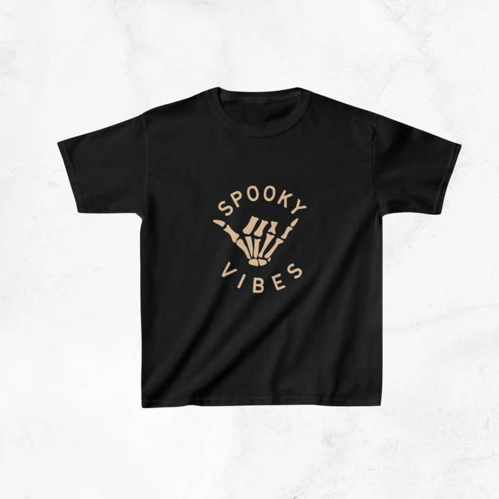 Gruselige Vibes Kleinkind T-Shirt für den Großhandel von Grace + Bo