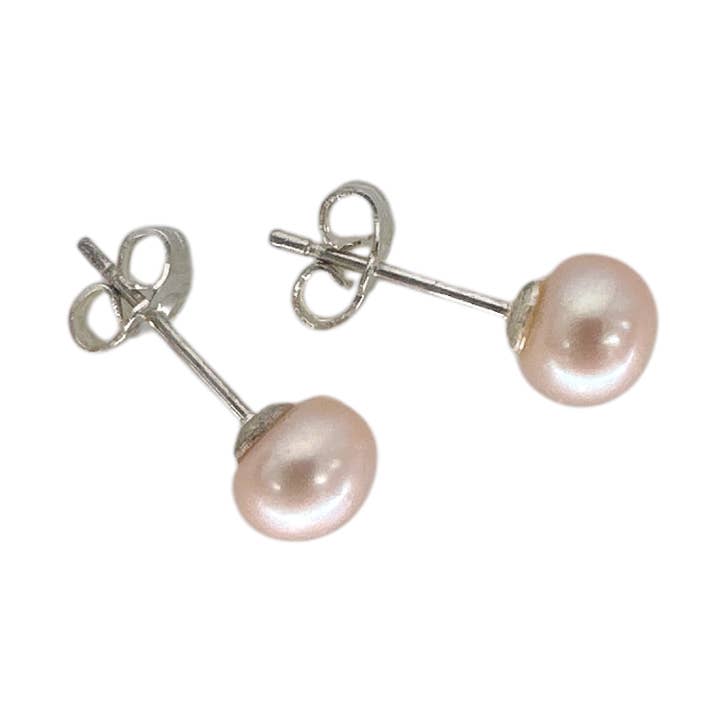 Boucles d'oreilles clous en argent sterling avec perles de 6 mm pêche pour la vente par Maka Imports