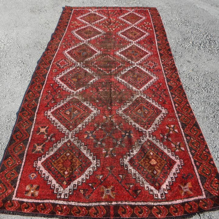 Handgefertigter rot-weißer geometrischer Teppich, 4,3x10,9 ft für den Großhandel von Vintage Rugs Loom