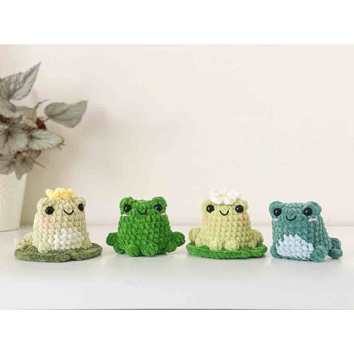 TOMOPOD LLC - Wholesale Car Decorative Charm - Unisex - Cute Crochet Green Frog, Amigurumi Frog,Handmade Stuffed Toy