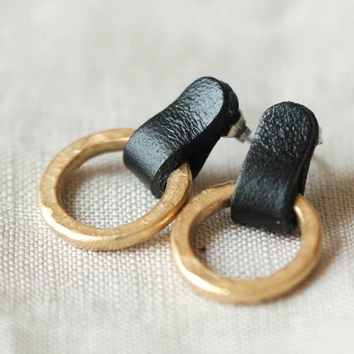 Boucles d'oreilles petites O pour la vente par Fien NY