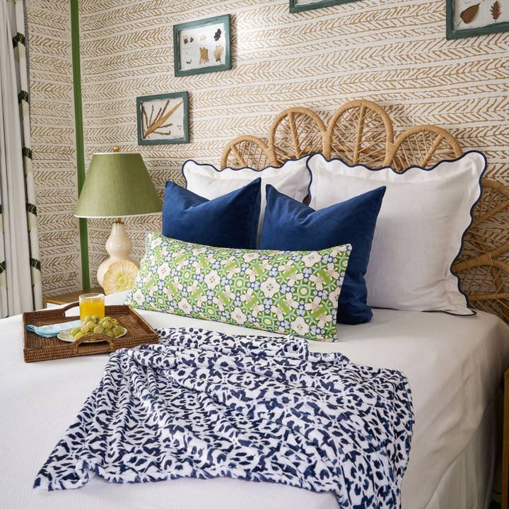 Laura Park Designs - Wholesale Bedding Pillowcase/Sham - Scalloped Sham, Navy / White2