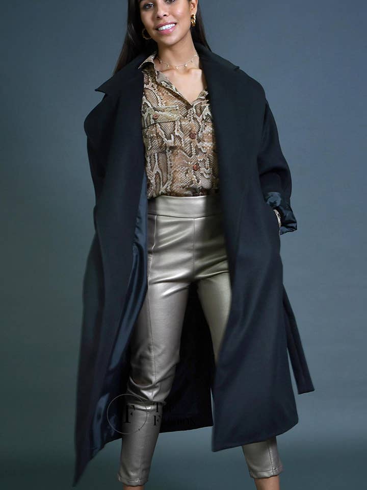 Zwarte wollen overjas met kraag en riem voor wholesale door Top Fashion