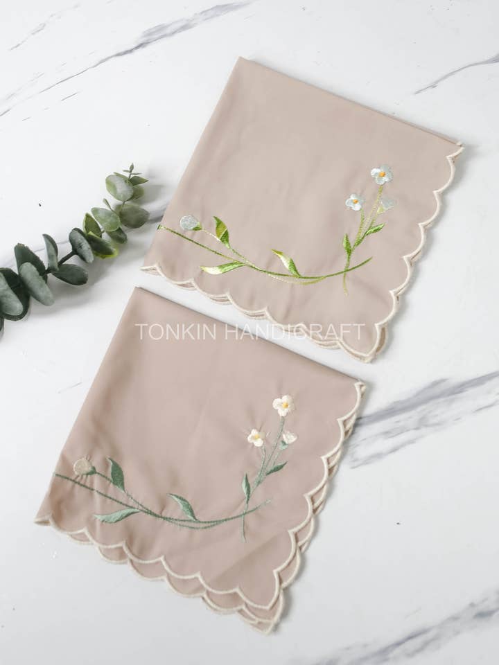 Grijze zakdoek met bloemenborduurwerk voor wholesale door Tonkin Handicraft