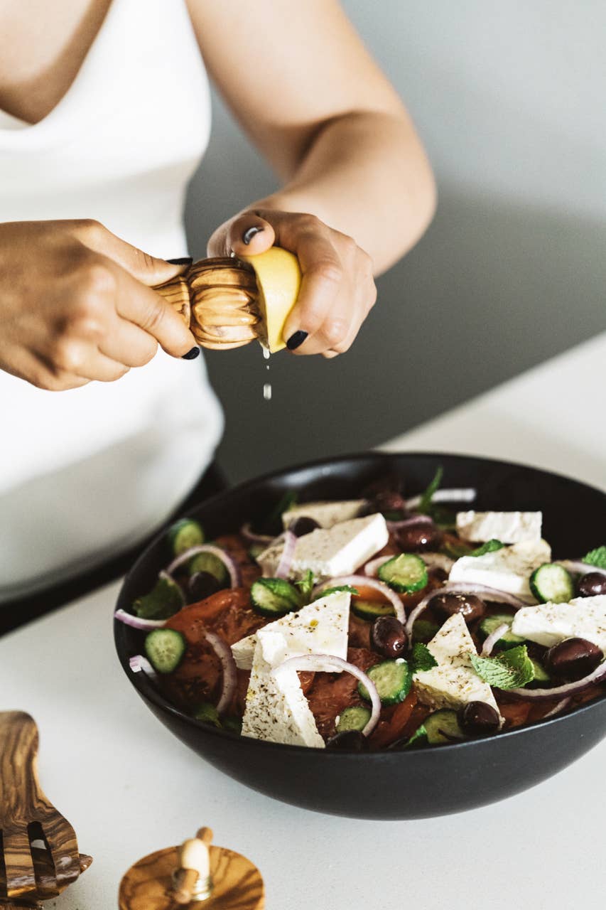 GHARYAN Stoneware & Olive Wood Tableware | USA - Wholesale Juicer - Natural Olive Wood Lemon Squeezer3