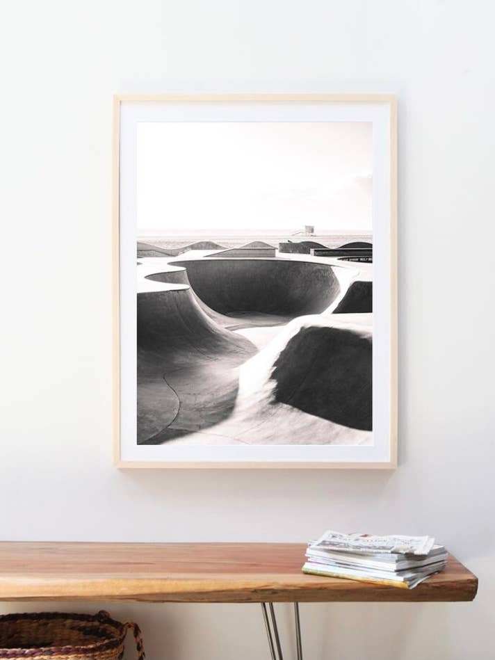 Imprimé noir et blanc Venice Beach Skate Park, sans cadre. pour la vente par Mountain Coast Collective