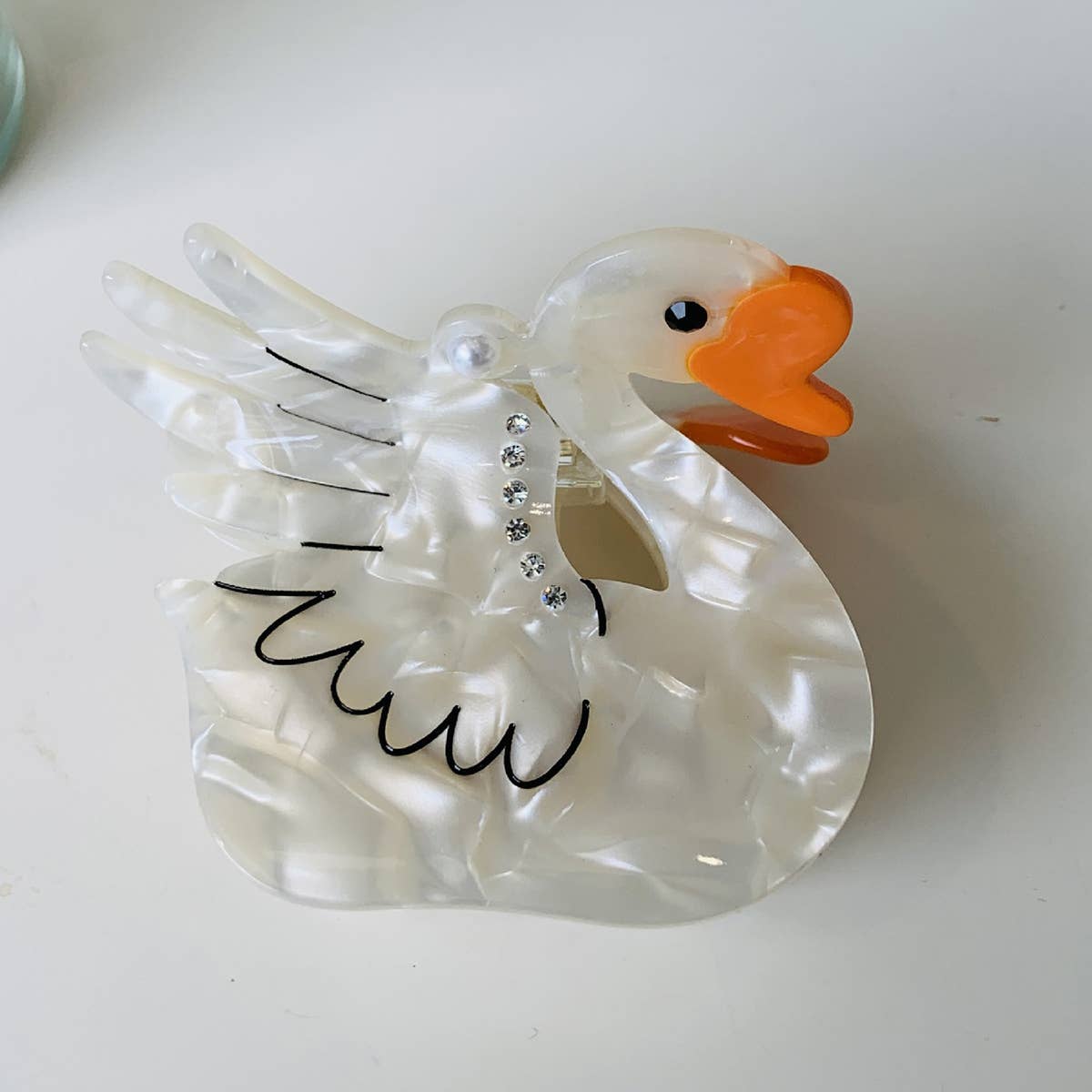 ACCITY - Wholesale Hair Clip - Women's - FASHIONABLE WHITE SWAN ACETIC ACID HAIR CLIP_CWAHA054915