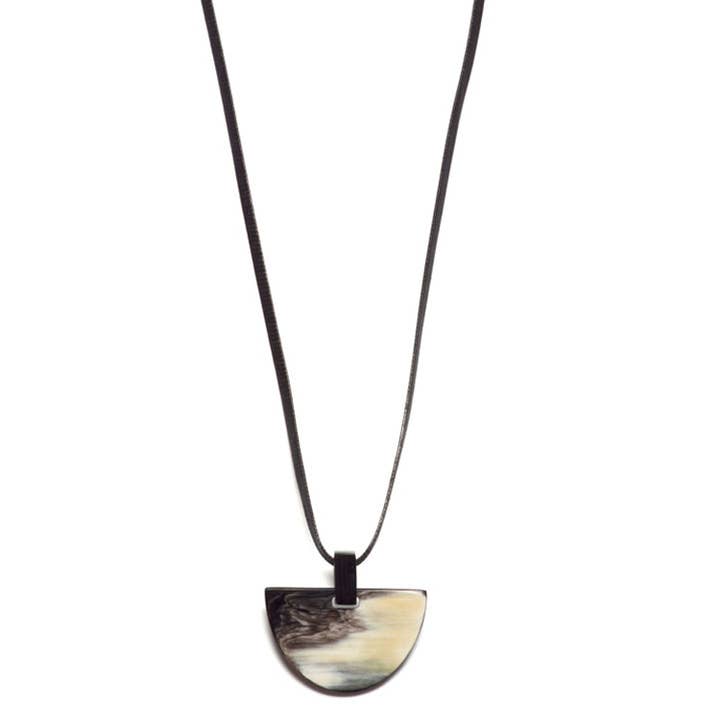 BRANCH JEWELLERY – Engroshandel Halskæde med vedhæng – Hvidt naturligt horn og snor vedhæng2