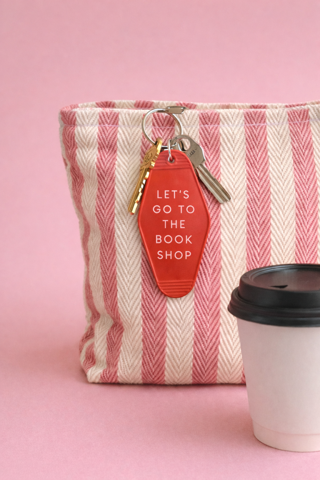 Declaration & Co - Vente Porte-clés – unisexe - Porte-clés rétro d'hôtel - Allons à la librairie1