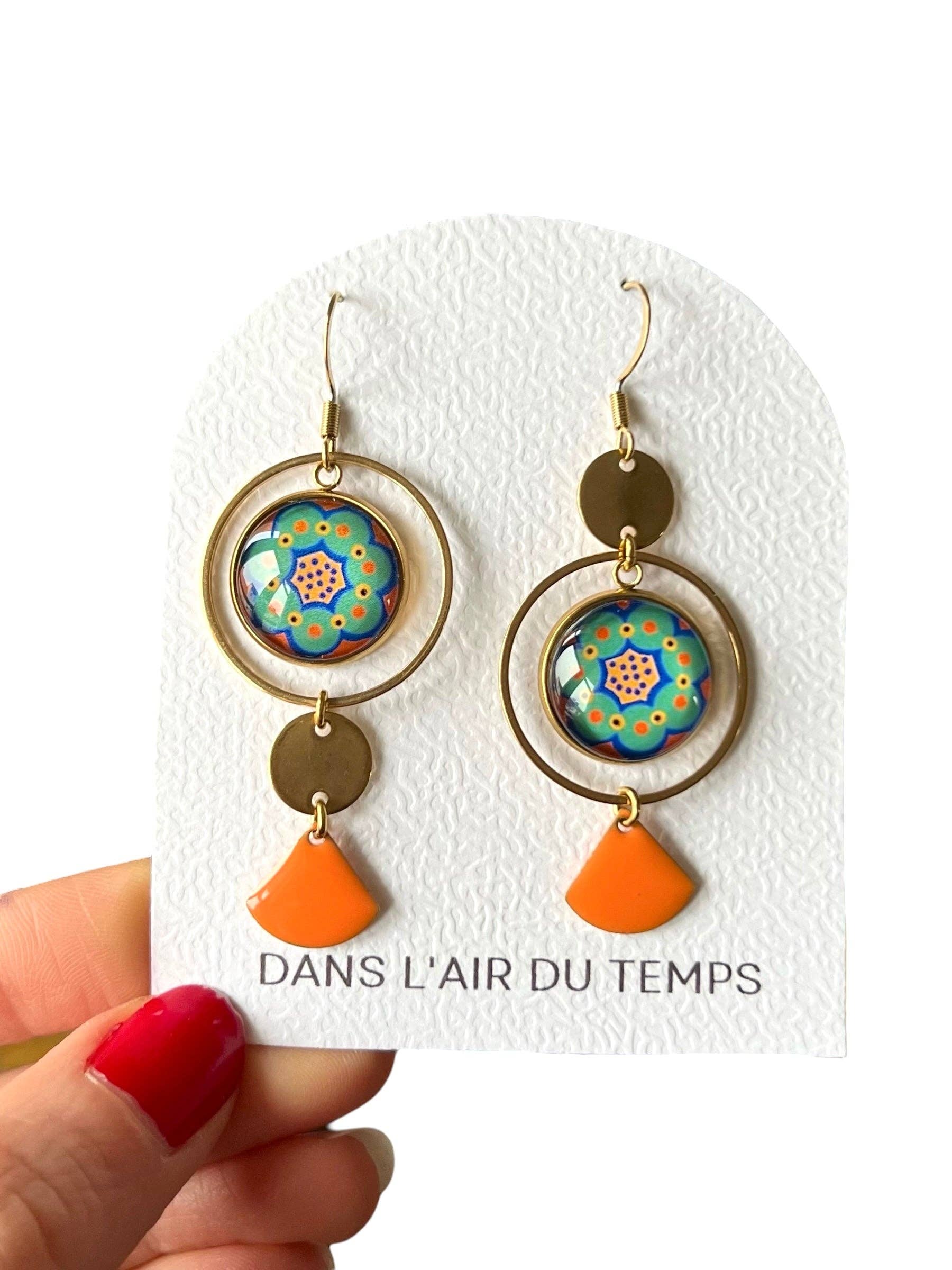 Dans l'Air du Temps Bijoux - Wholesale Dangle Earrings - Asymmetrical green and orange flower earrings with gold or silver finish4