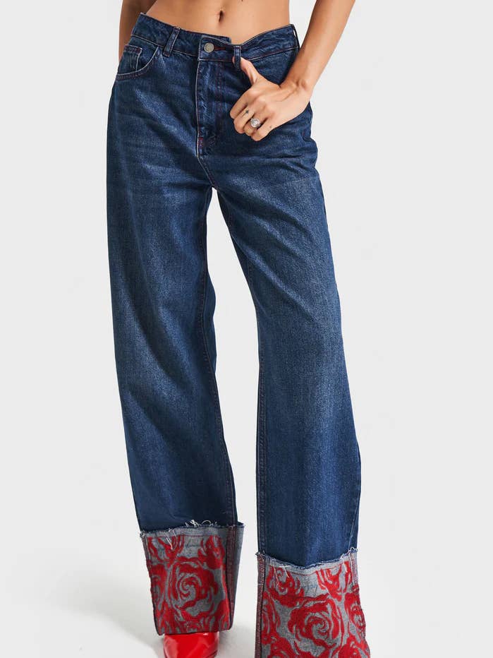 Hoch taillierte 100% Baumwollhosen mit roten bestickten breiten Bündchen für den Großhandel von DesignofBoho