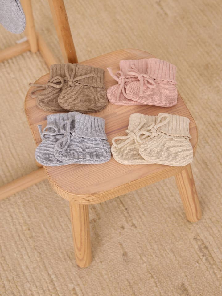 Quincy Mae - Wholesale Booties - Baby - Knit Booties || Heathered Mocha4