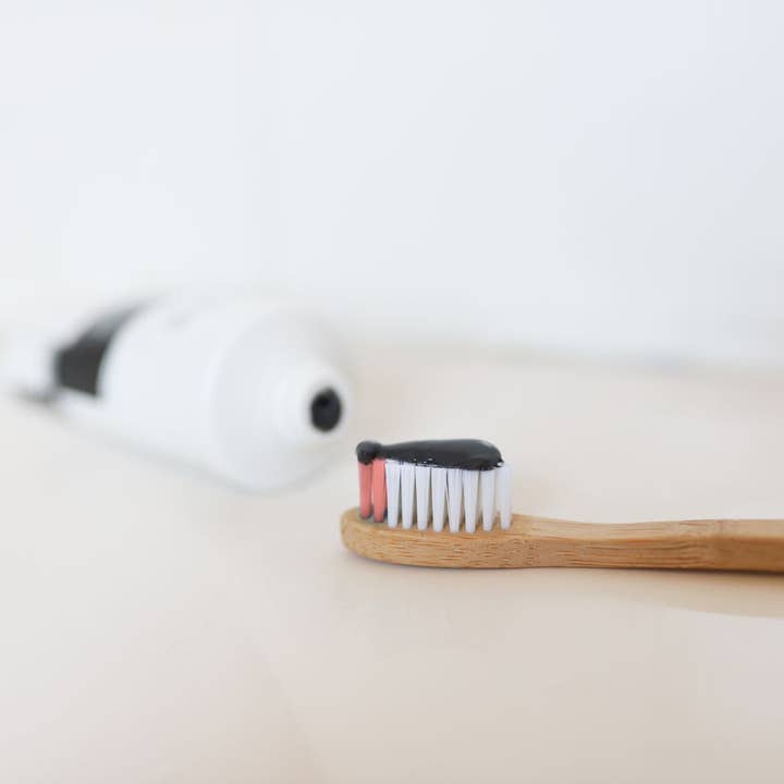 DENTIFRICE AU CHARBON CERTIFIE COSMOS ORGANIC PERLE DE COCO pour la vente par LABORATOIRES SUPER DIET