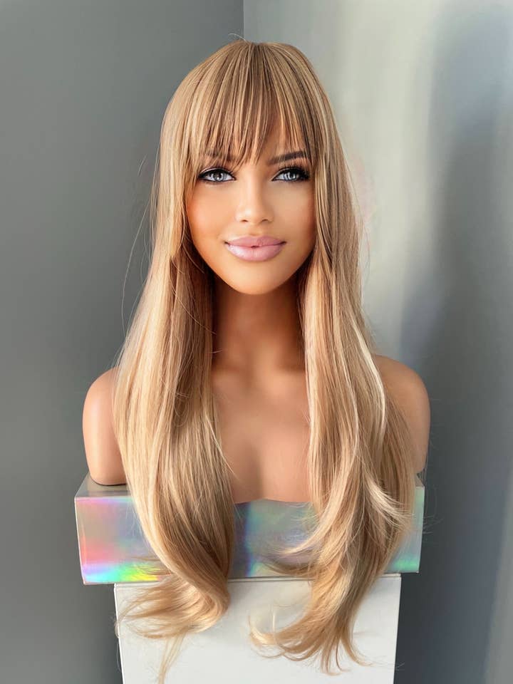 "Grace" - Lange Goudblonde Pruik met Pony voor wholesale door The Extension Room