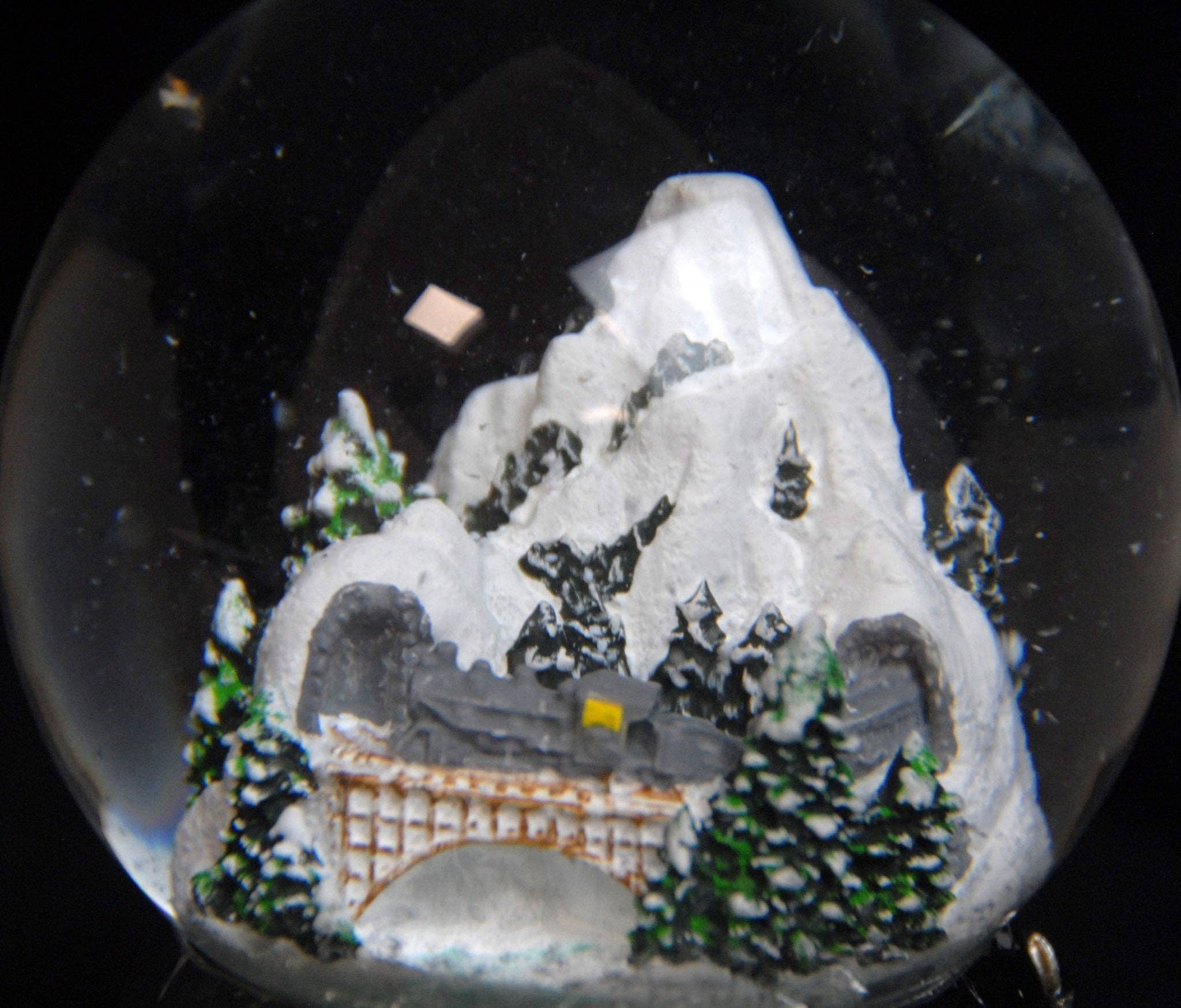 Schneekugelhaus - Vendita all'ingrosso Palla di neve - Bambini e neonati - Sfera di neve nostalgica paesaggio montano su base bianca1