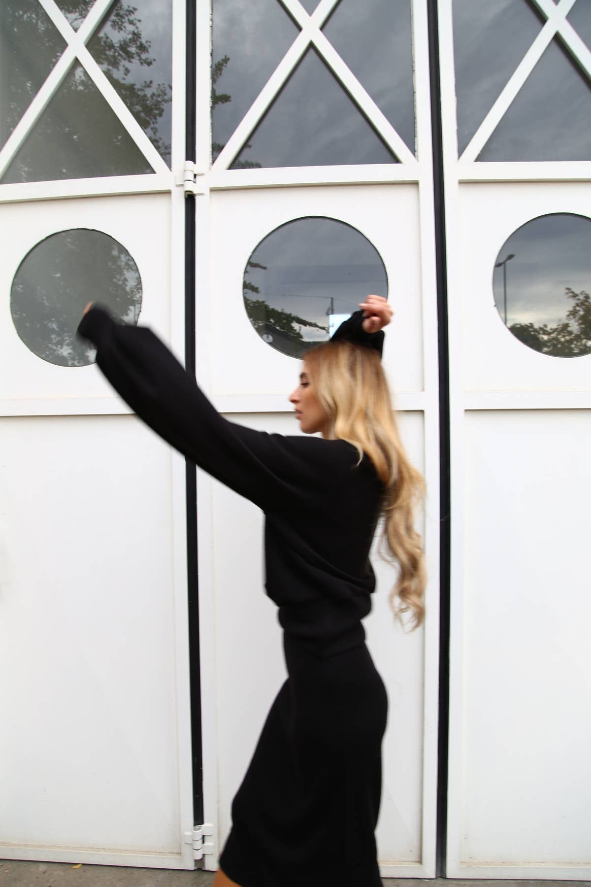 Negro A4061 FITTED BLACK WOOL MIDI SKIRT for wholesale on Faire1