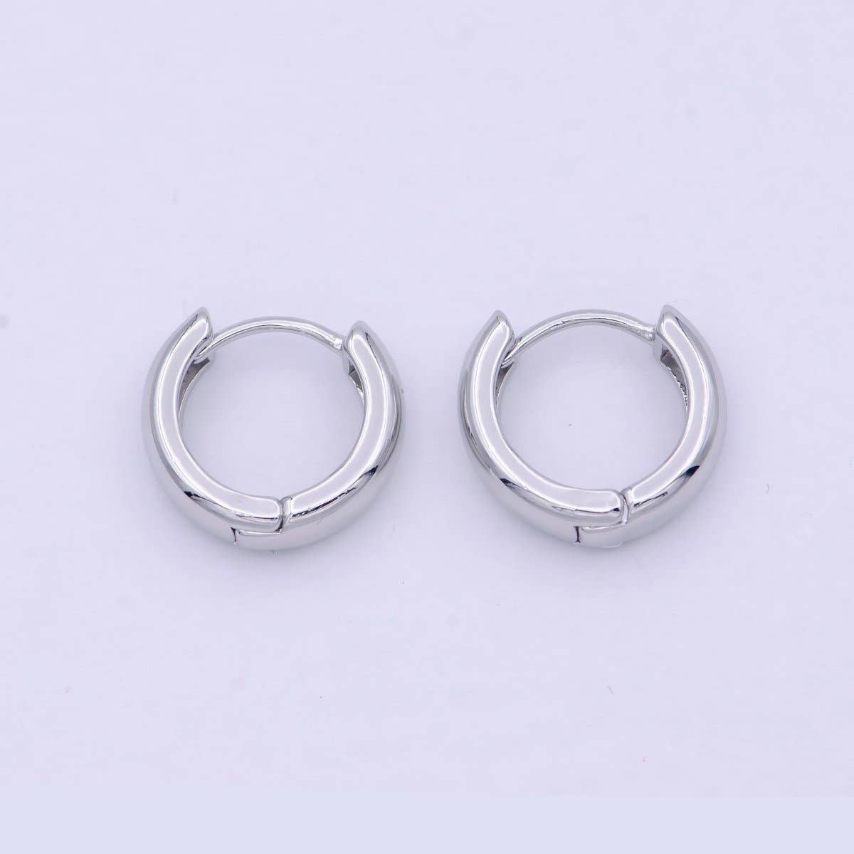 Aim Eternal - Wholesale Huggie Earrings - White Gold Filled 16mm Chunky Silver Huggie Hoop Earrings P-248
