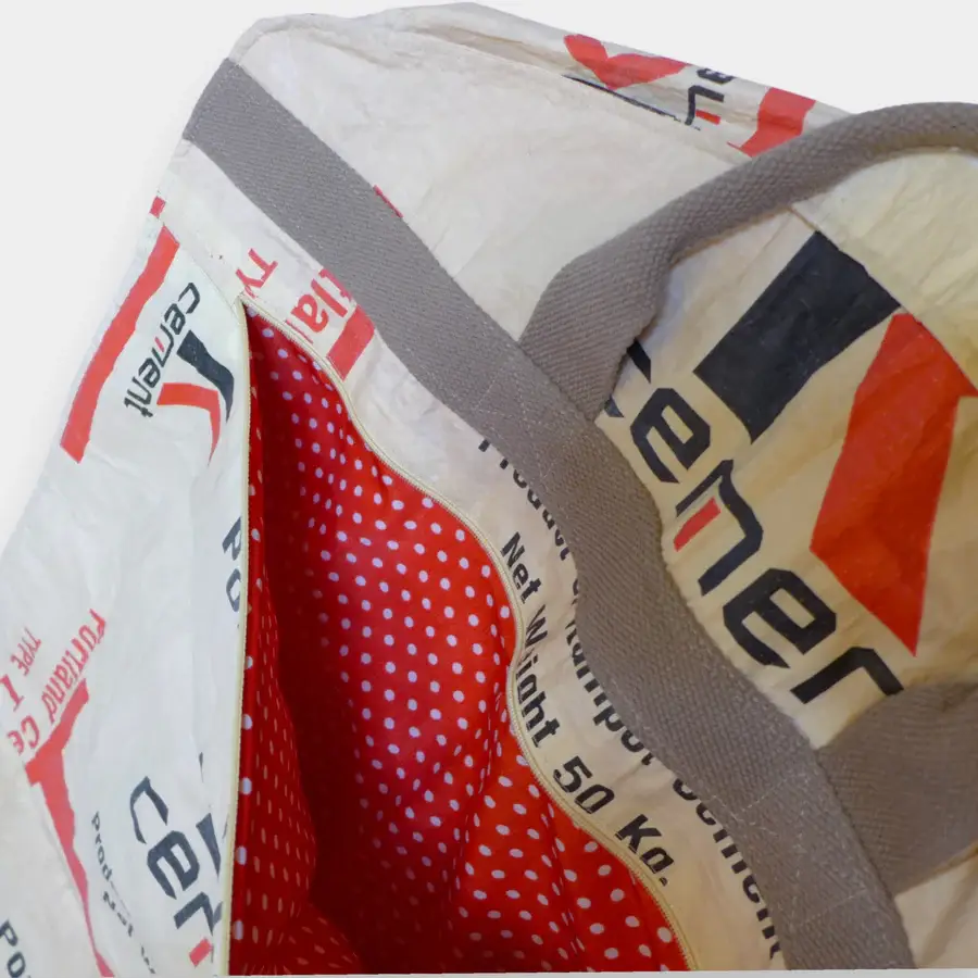 REFISHED fair fashion - Wholesale Garment Bag - Unisex - SUIT BAG | Eco-friendly garment bag in beige-black-red4