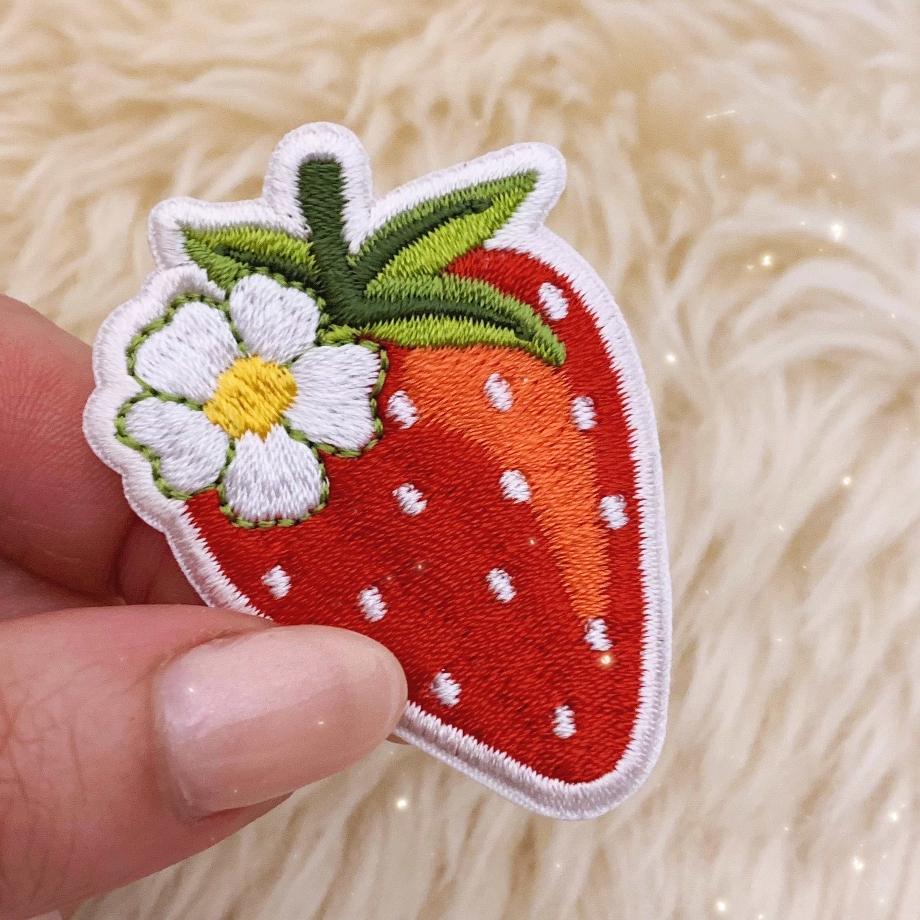 Wildflower + Co. - Vente Écusson - Patch à la fraise3