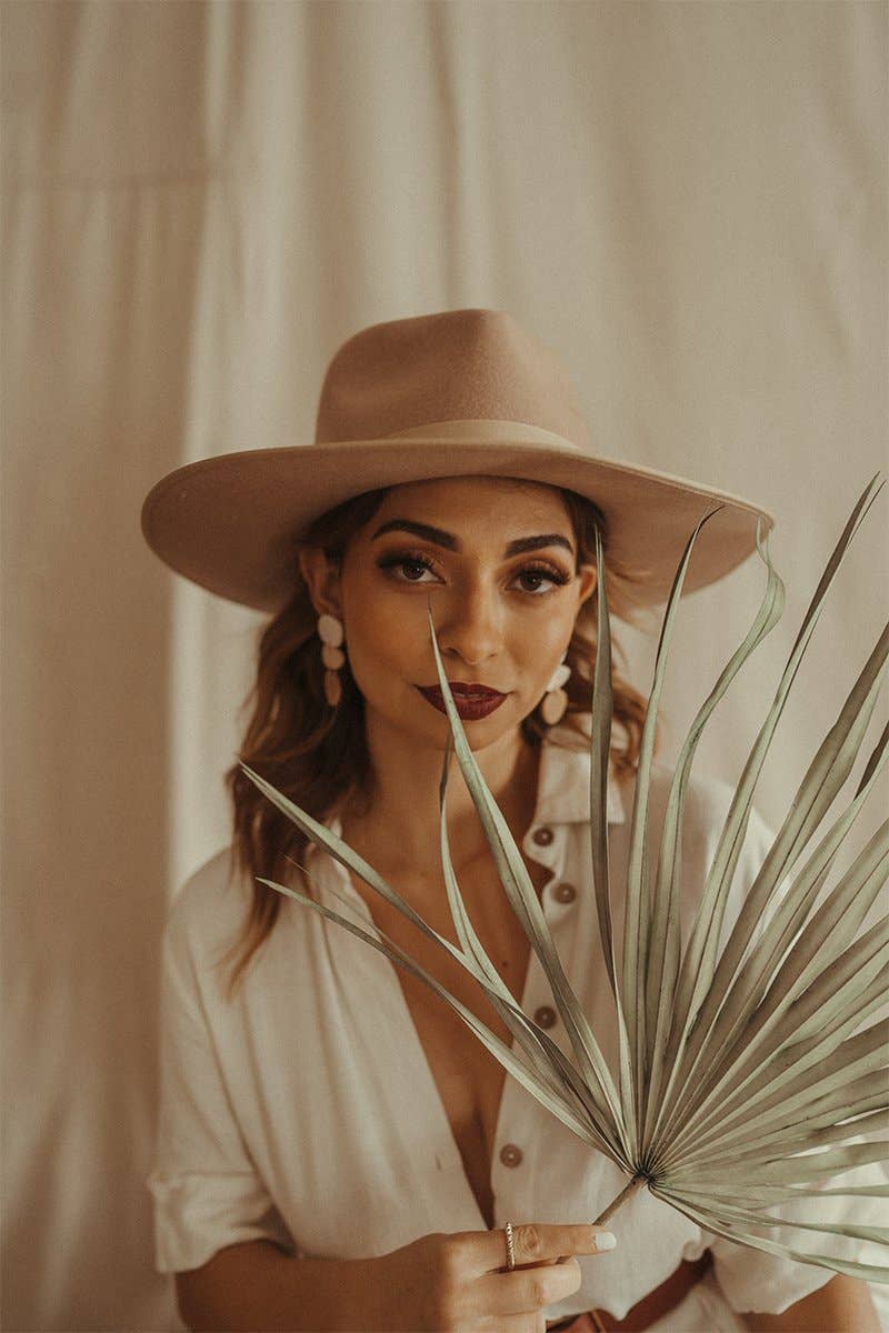 Corvega Clay Goods - Vendita all'ingrosso Orecchini pendenti - Tessa in bianco caldo, nudo e marrone chiaro1