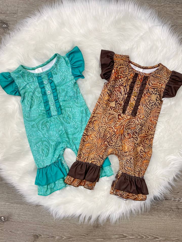 Pull Peacock Swirls pour la vente par Two Cute Boutique LLC